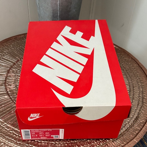 Nike Black and Teal Sneakers - Picture 2 of 5